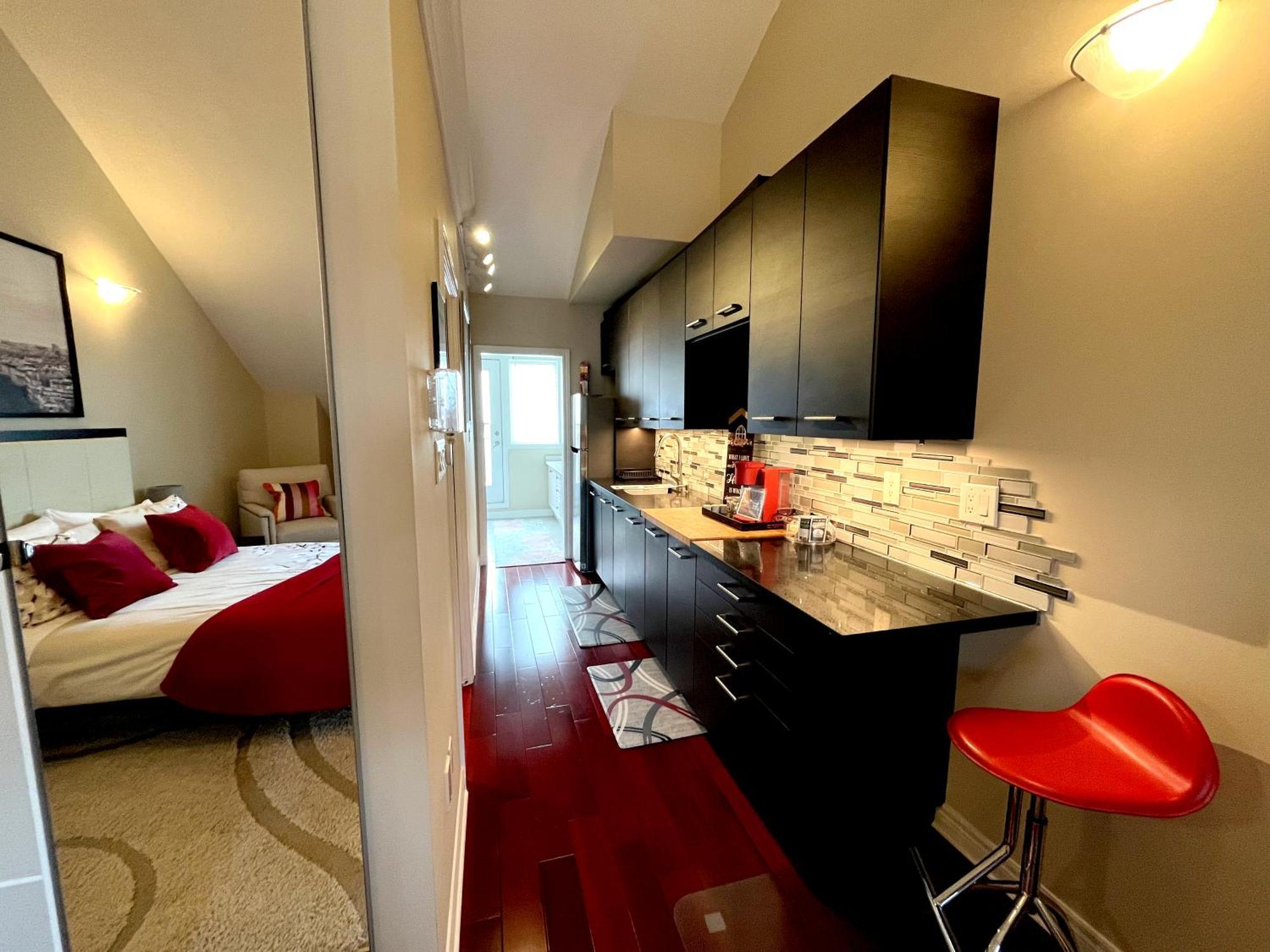 Privatunterkunft Stunning In The Beaches Toronto